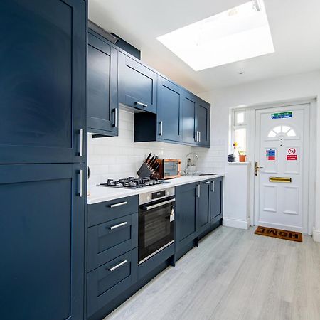 Cosy 1 Bed Apartment With Free Parking Close To Underground Station Zone 2 For Quick Access To Central London Up To 5 Guests Dış mekan fotoğraf